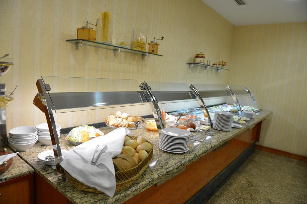 Best Western Hotel Turist Skopje Esterno foto